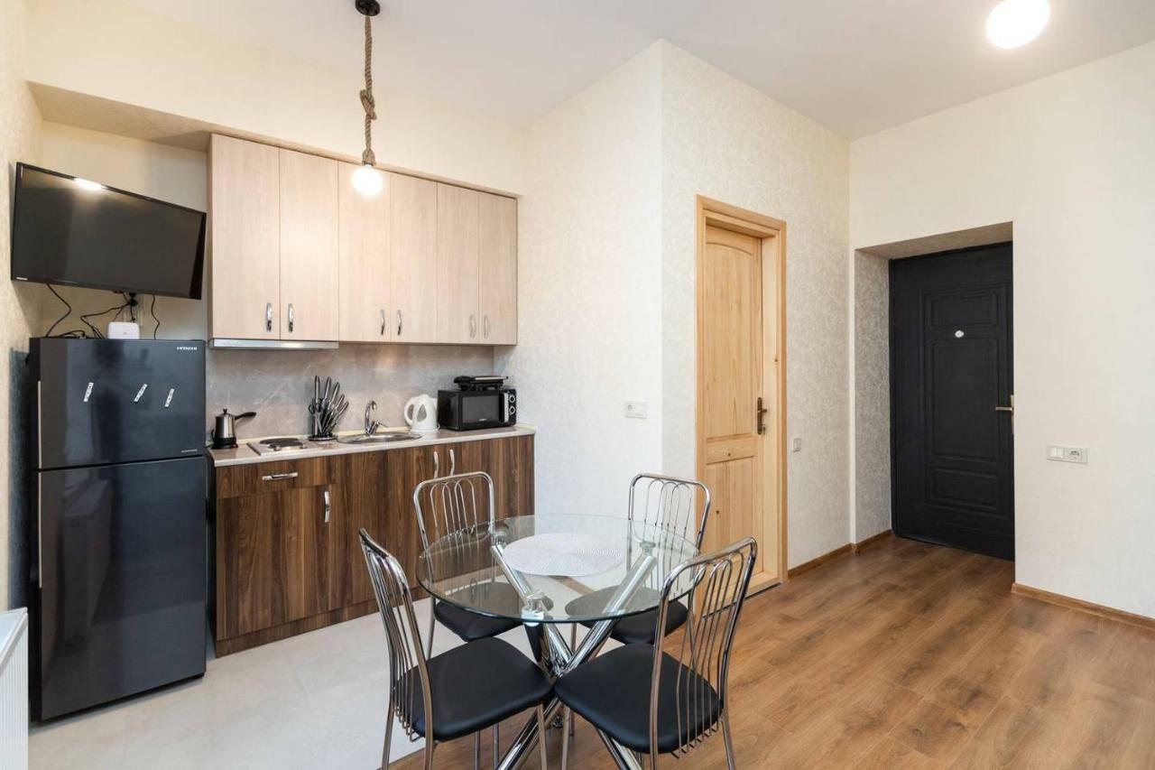 Wehost Stylish Apartment In Old تبليسي المظهر الخارجي الصورة